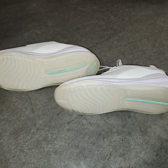 Clove Brilliant White Shoes Nursing Sneaker Fluid Resistant W 9.5 M 8.5 Unisex - Picture 10 of 11